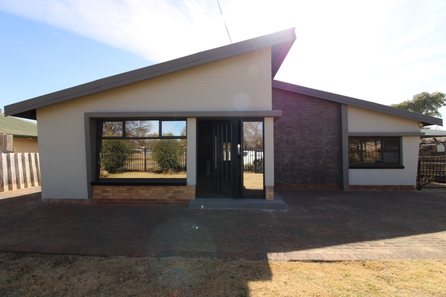 To Let 3 Bedroom Property for Rent in Hospitaalpark Free State